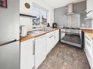 KITCHEN- click for photo gallery
